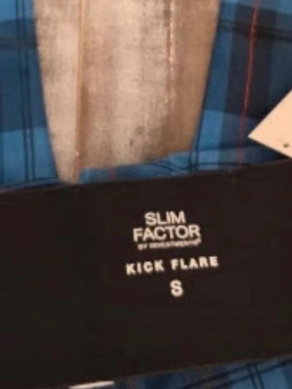 Slim Factor by Investments Blue Plaid Kick Flare Pull on Pants. NWT, Small
